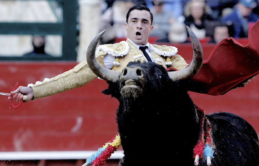 Fotos de la corrida de toros de hoy de la Feria de Fallas 2017