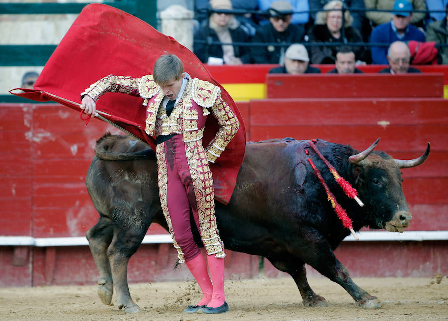 Fotos de la corrida de toros de hoy de la Feria de Fallas 2017