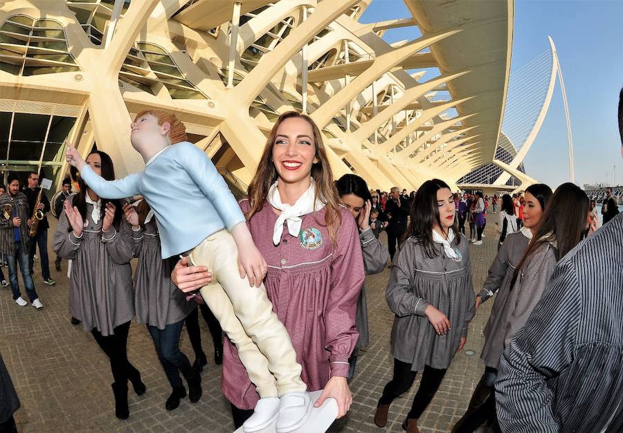 Fotos de la recogida de los ninots en la Exposición del Ninot 2017