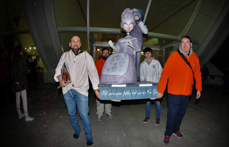 Fotos de la recogida de los ninots en la Exposición del Ninot 2017