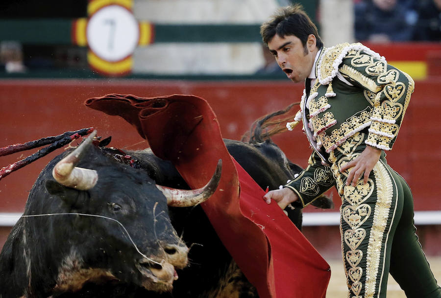 Fotos de la séptima corrida de toros de la Feria de las Fallas de 2017