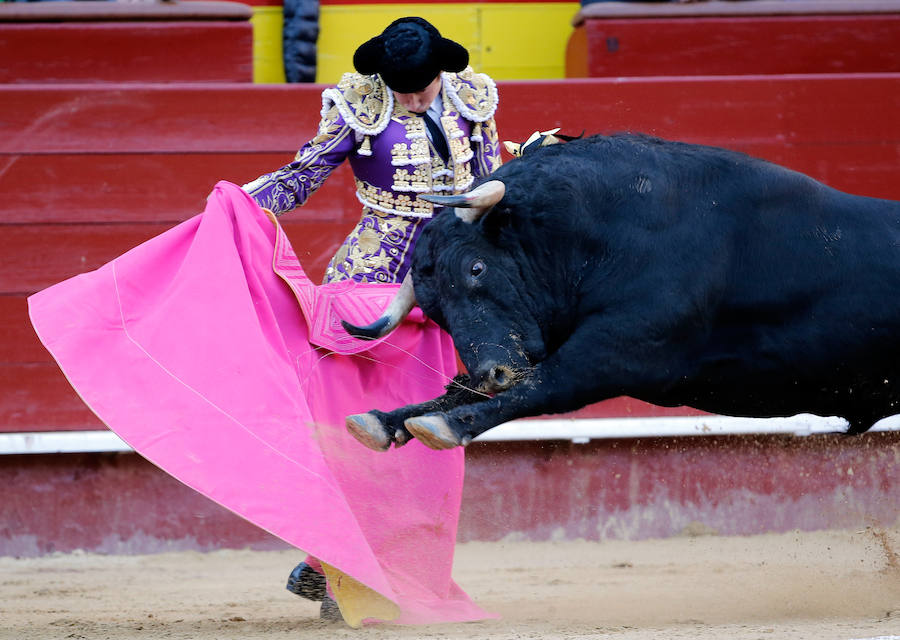 Fotos de la séptima corrida de toros de la Feria de las Fallas de 2017