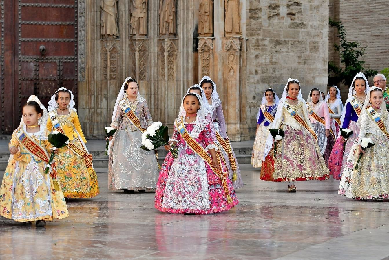 Fotos de la Ofrenda de las Fallas 2017 de hoy viernes (1)