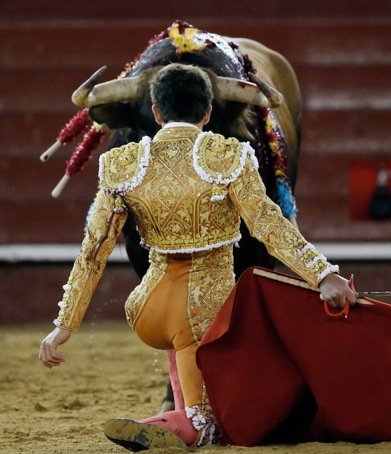 Fotos de la corrida de toros de hoy sábado de la Feria de las Fallas de 2017