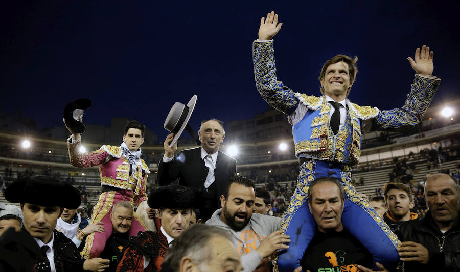 Fotos de la décima corrida de toros de la Feria de las Fallas 2017