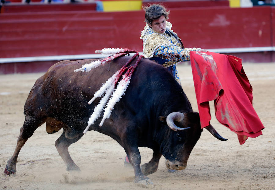 Fotos de la décima corrida de toros de la Feria de las Fallas 2017