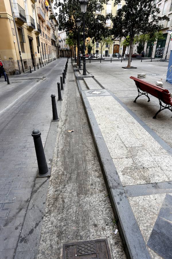 El centro de Valencia continúa con calles sucias tres días después de acabar las Fallas 2017