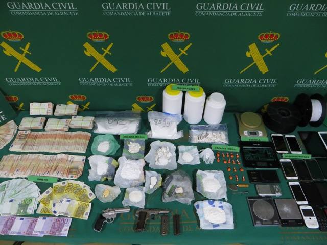 La Guardia Civil detiene a 13 personas y desmantela tres laboratorios de drogas en Villena y Alpera