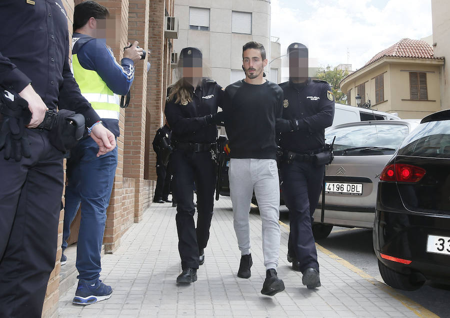 Fotos de los jugadores y entrenadores del Eldense entrando en los juzgados