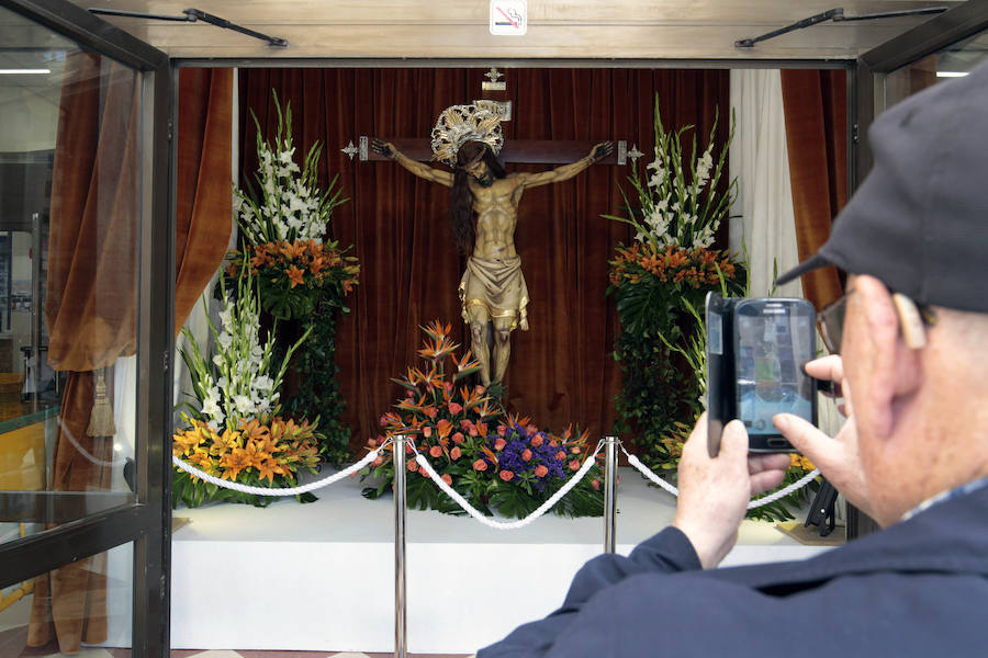 Fotos de las imágenes de la Semana Santa Marinera en casas, casales y el Mercado del Cabanyal