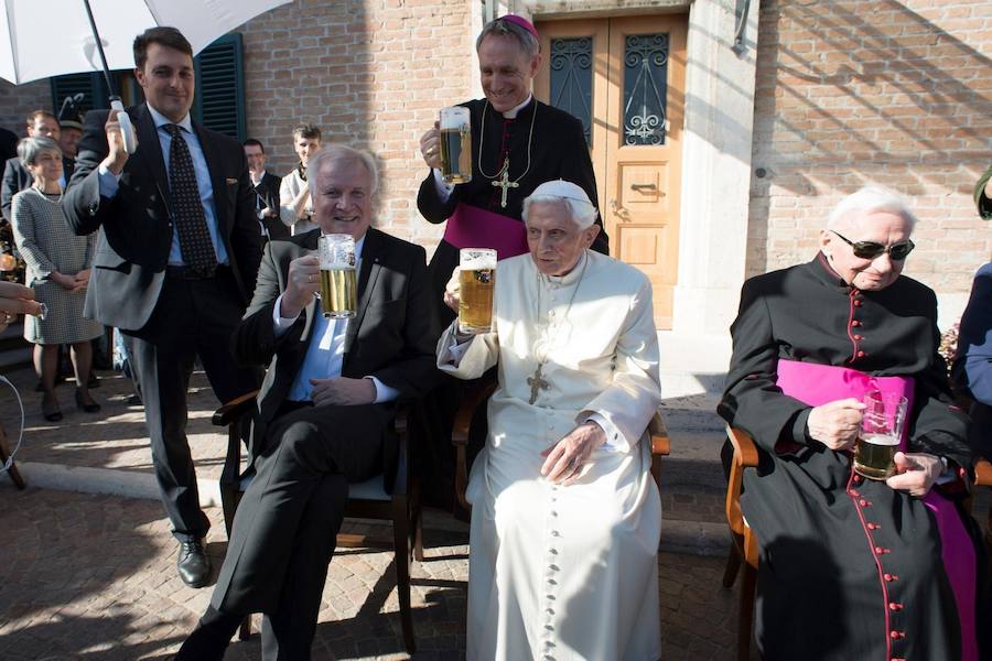 Fotos de la fiesta bávara por el 90 cumpleaños de Benedicto XVI