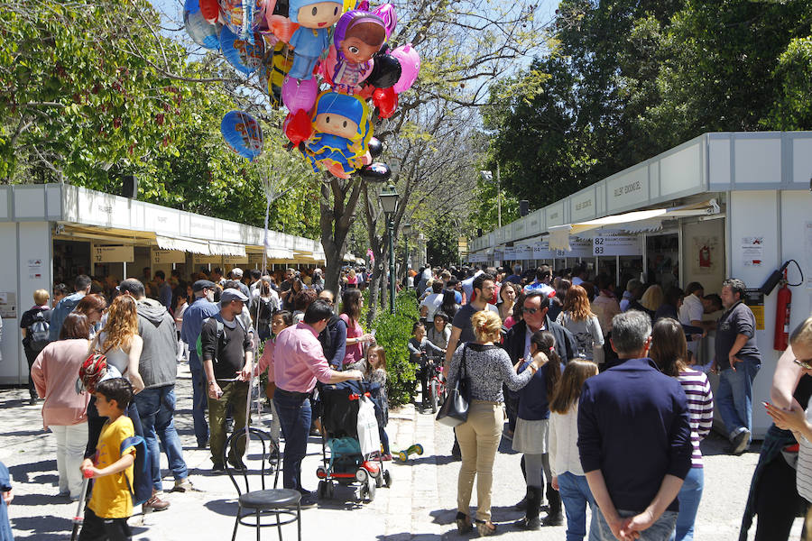 Fotos de la Feria del Libro de Valencia 2017