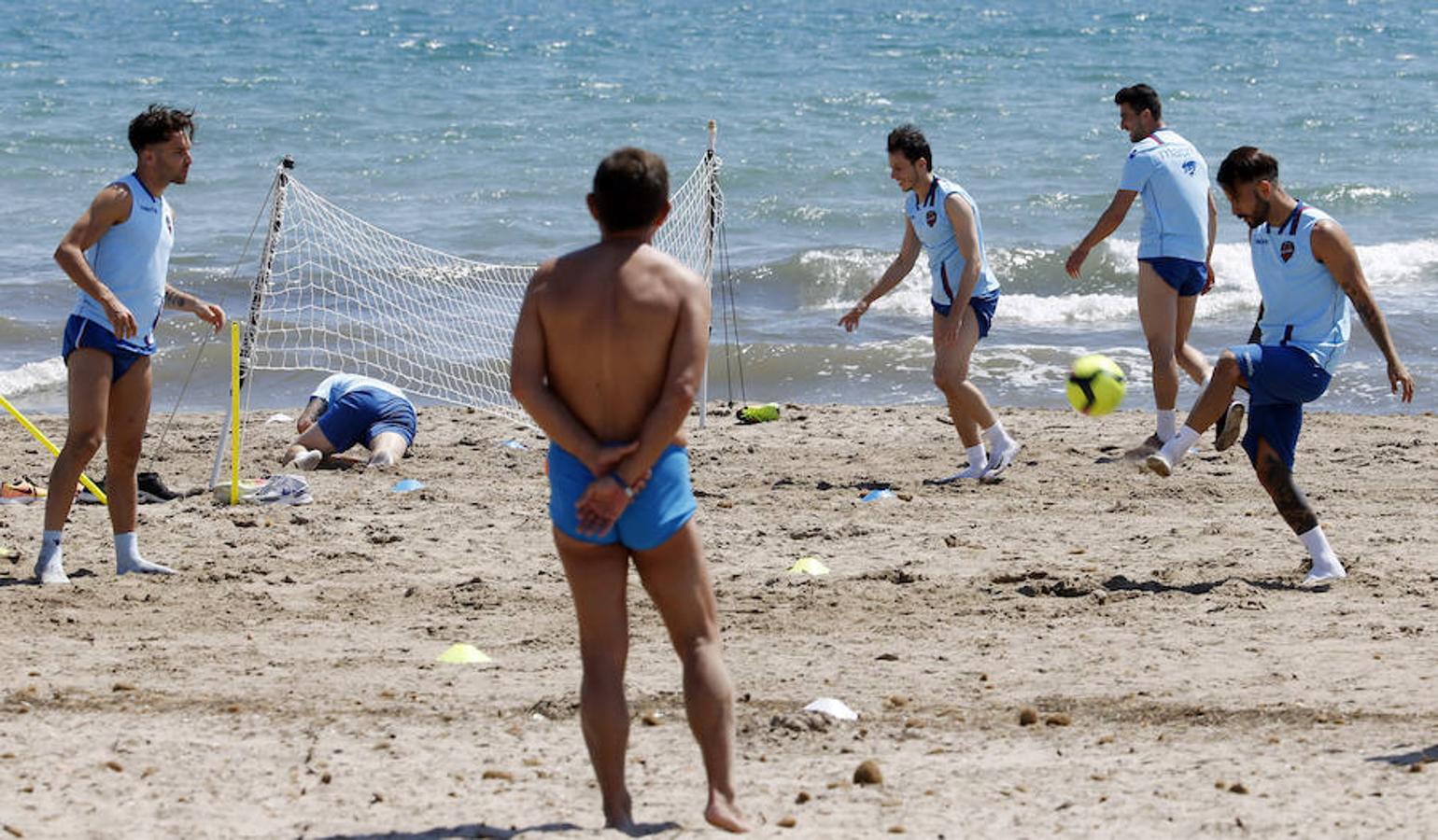 Fotos del entrenamiento del Levante UD en la Patacona