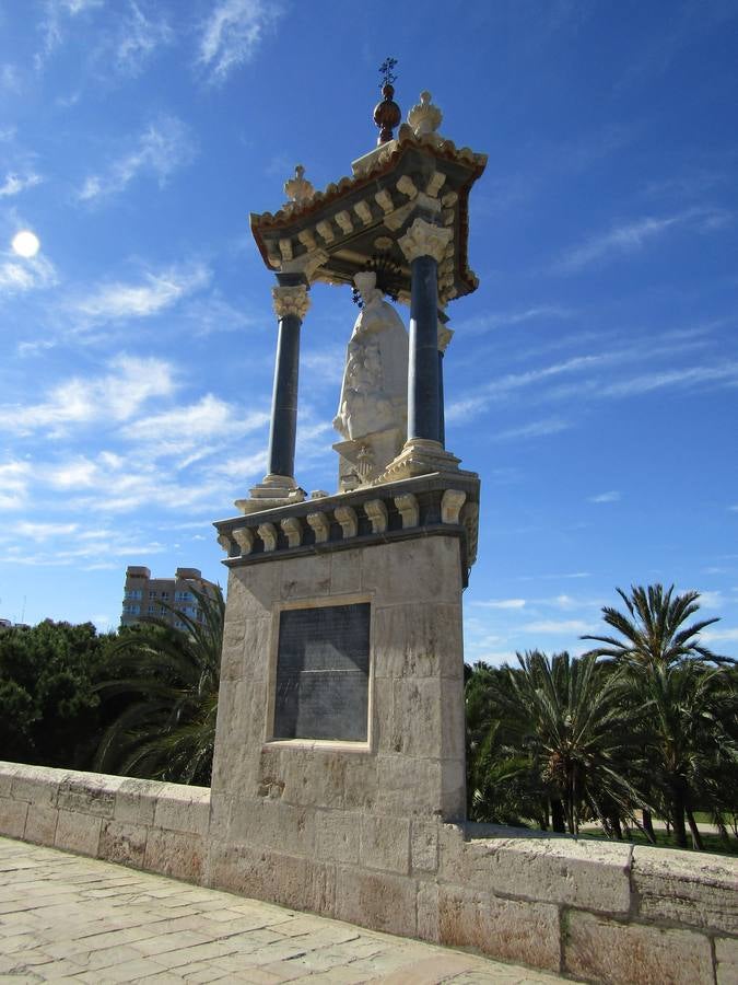 Virgen de los Desamparados en el Pont del Mar
