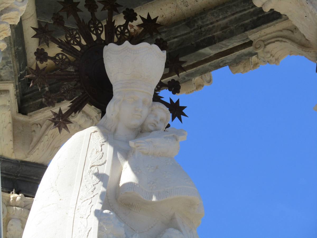 Virgen de los Desamparados en el Pont del Mar
