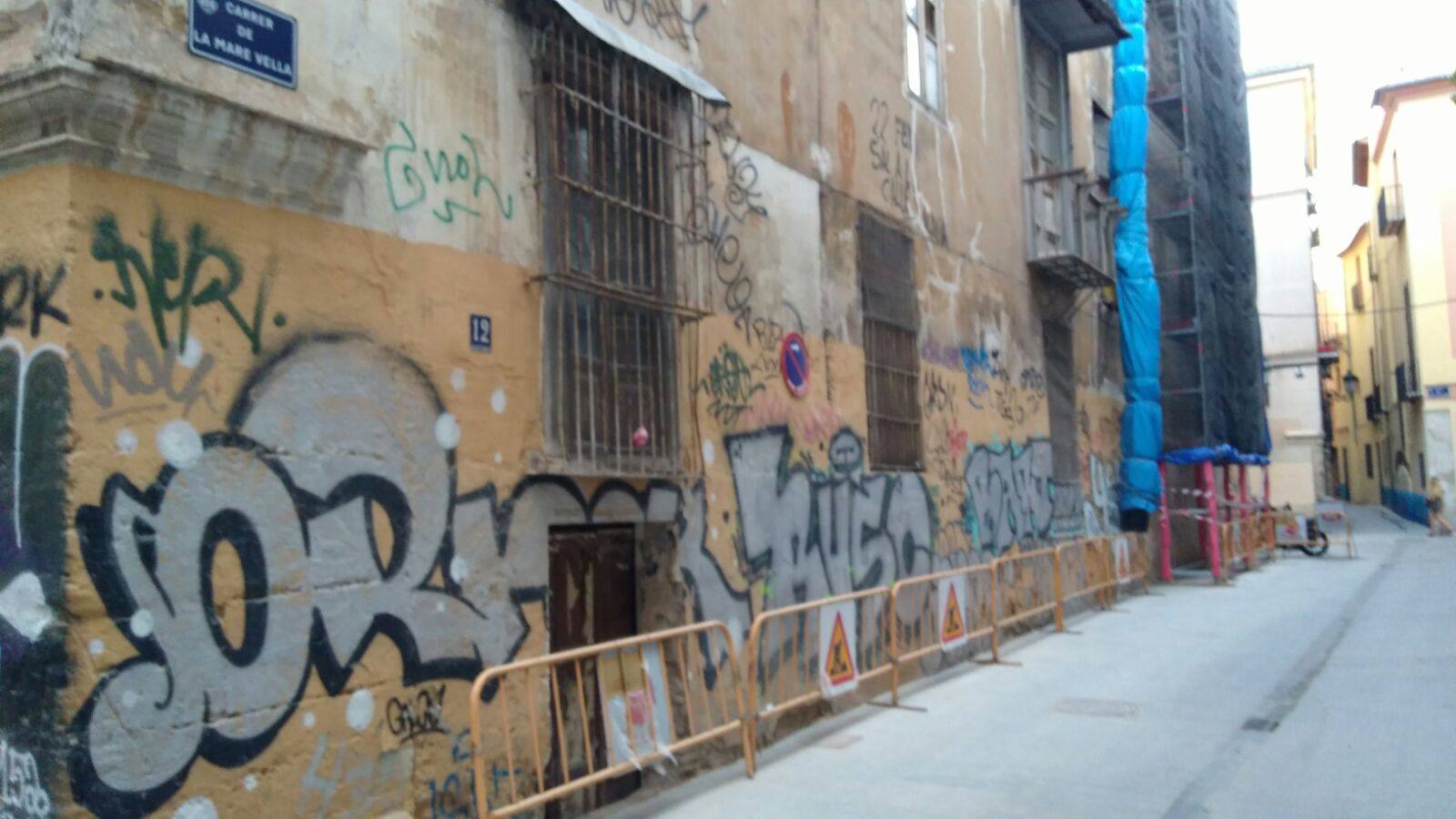 Fotos de los &#039;grafitis&#039; y pintadas en edificios del Carmen