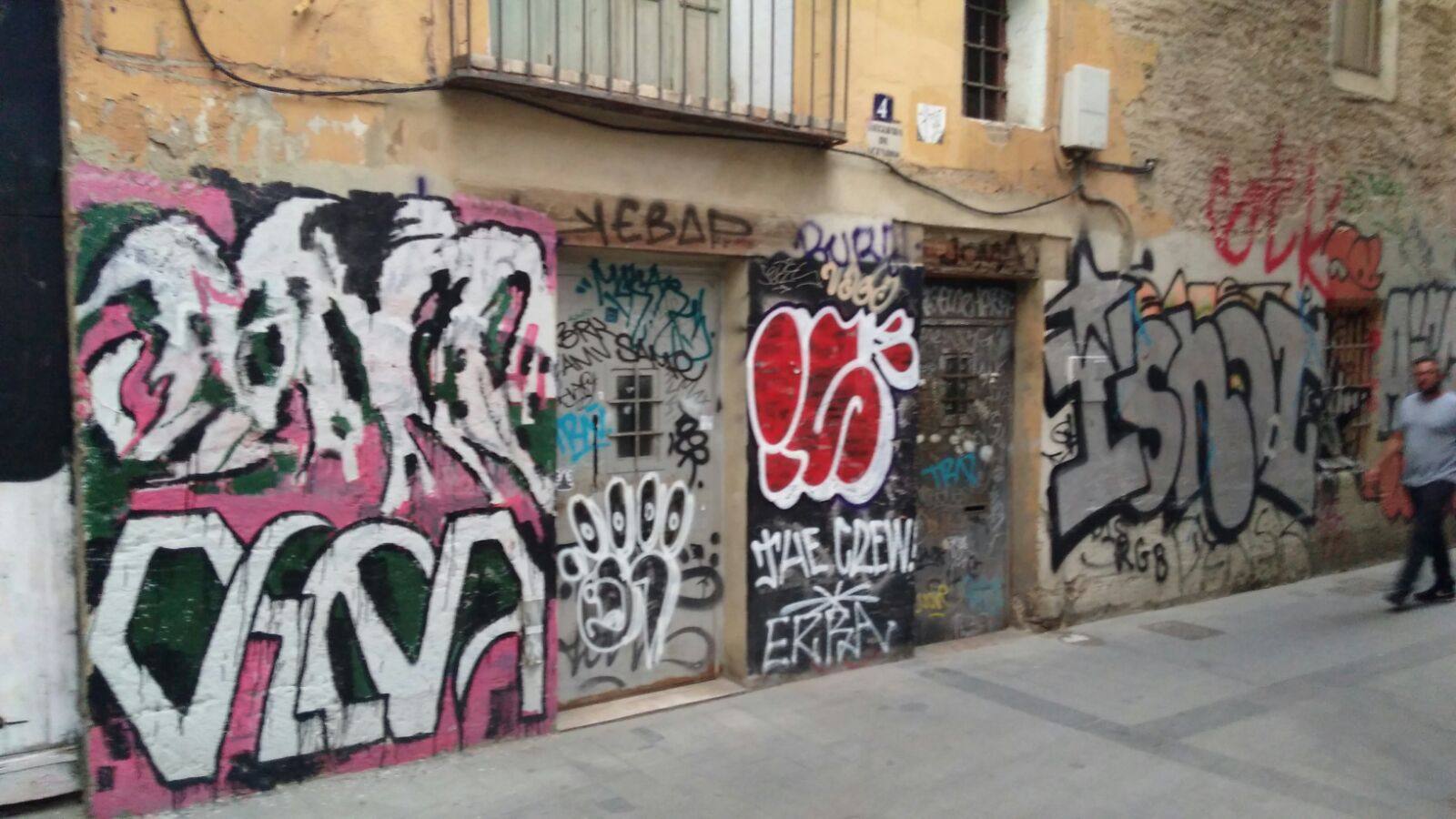 Fotos de los &#039;grafitis&#039; y pintadas en edificios del Carmen