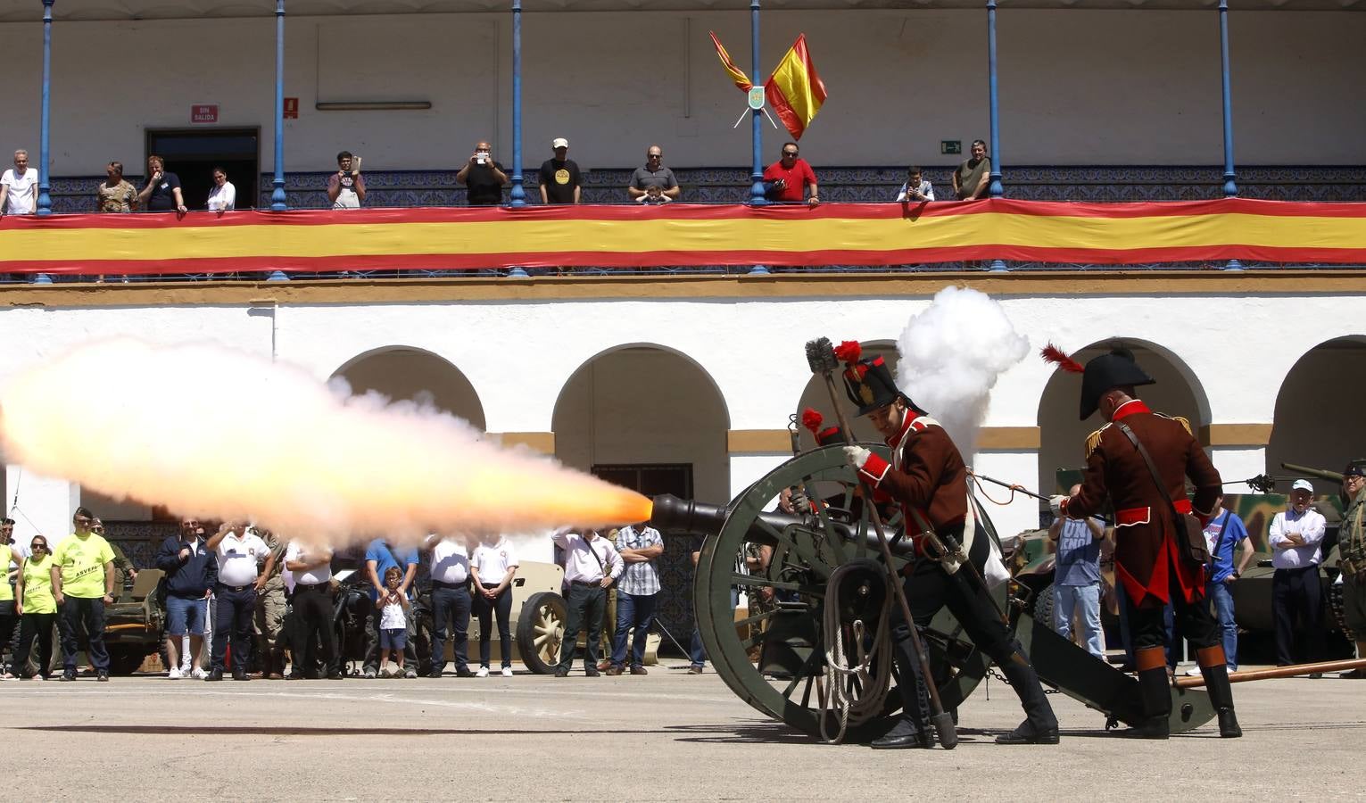 Fotos de la jornada de puertas abiertas del Museo Militar de Valencia