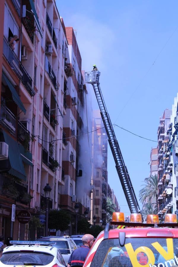 Fotos del incendio en un edificio de Mislata