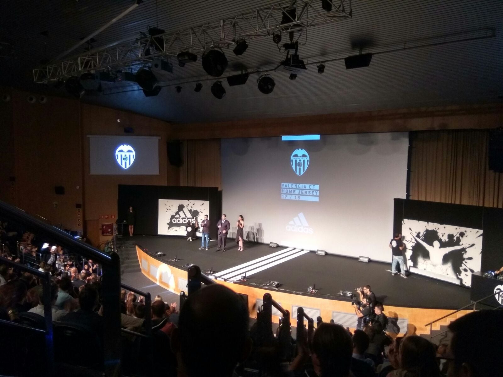 Fotos de la presentación de las camisetas del Valencia CF