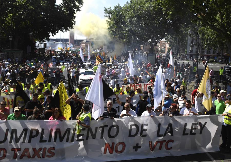 La huelga de los taxistas de toda España, en imágenes