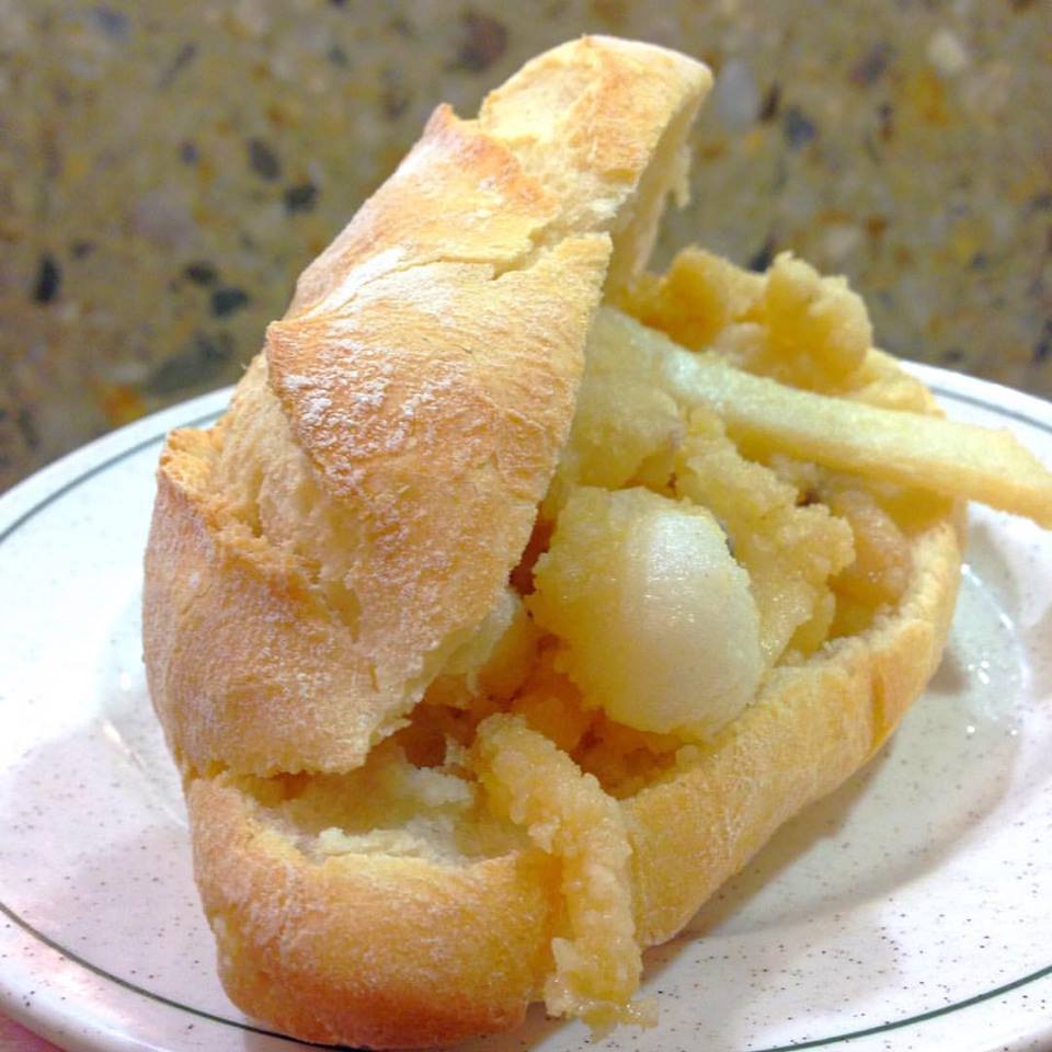 El famoso bocadillo de calamares de Casa Mundo.