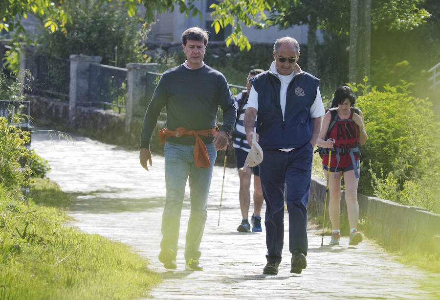 Fotos de Francisco Camps y Cayetano Martínez de Irujo en el Camino de Santiago