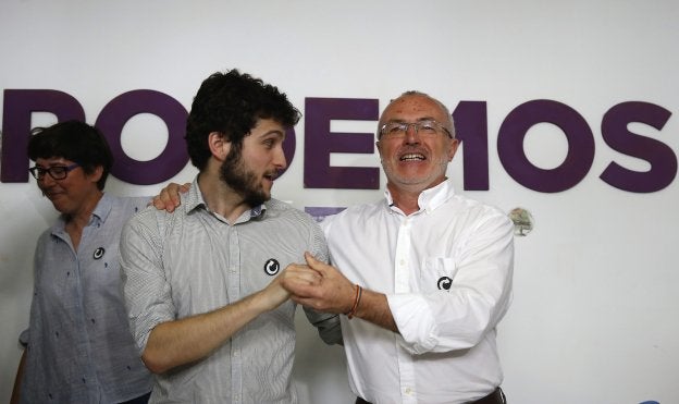 Antonio Estañ, secretario general de Podemos, junto a Antonio Montiel, portavoz en Les Corts. 