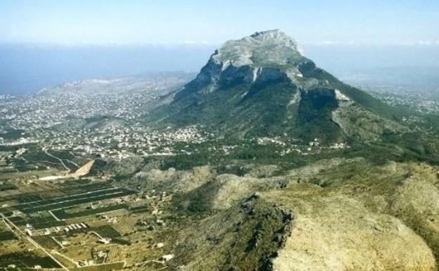 El parque del Montgó es ideal para practicar senderismo.