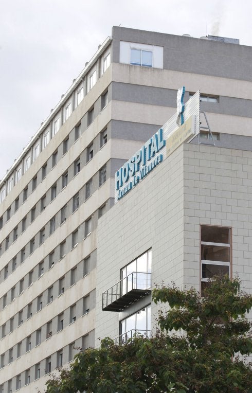 Técnicos de laboratorio del Arnau anuncian una huelga por los retrasos en los análisis
