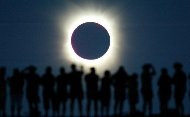 Evita mirar al Sol directamente durante el eclipse
