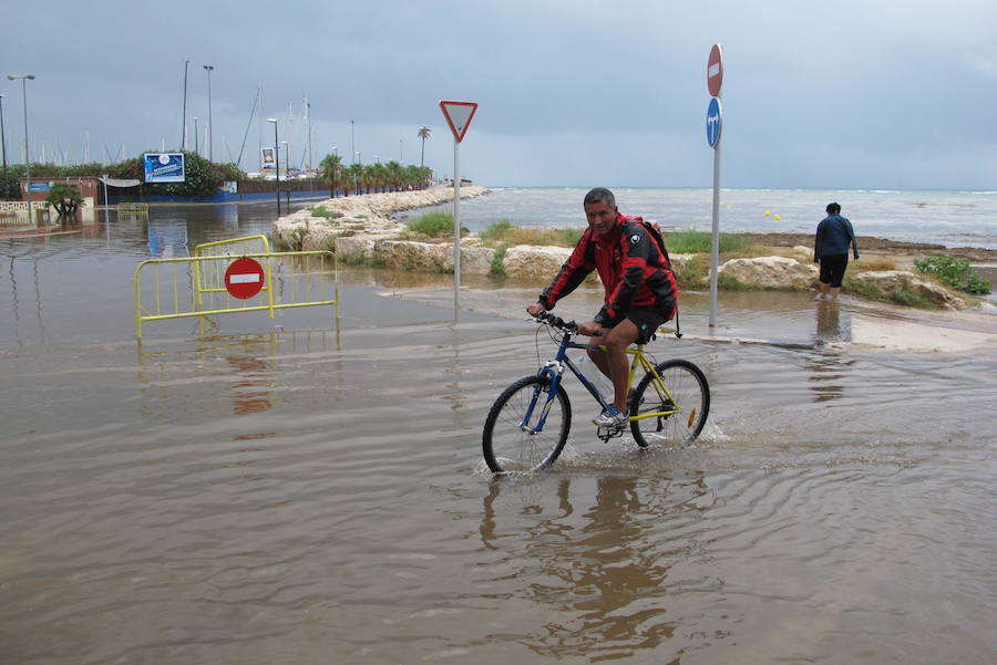 Las lluvias en Dénia superan los 79 litros y obligan a cerrar varios caminos