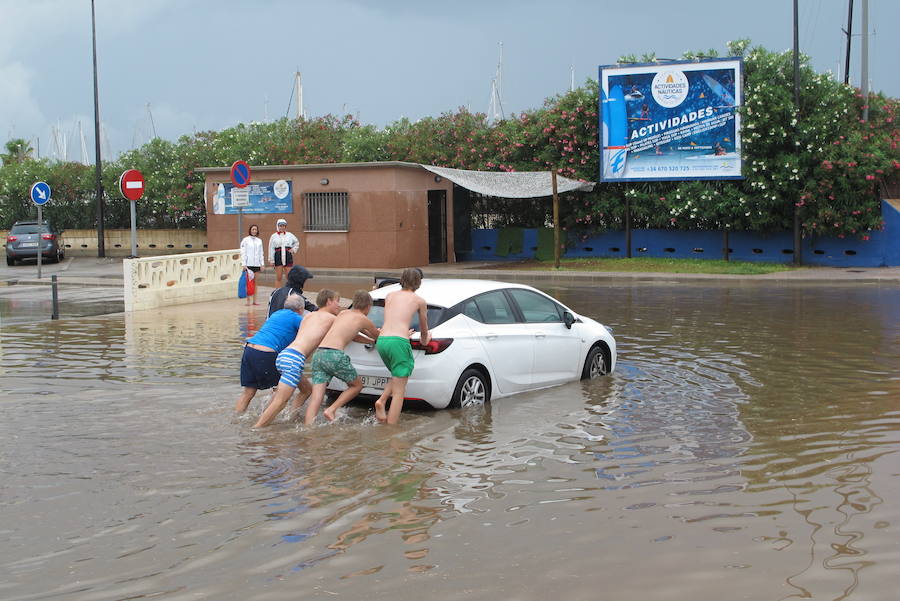 Las lluvias en Dénia superan los 79 litros y obligan a cerrar varios caminos