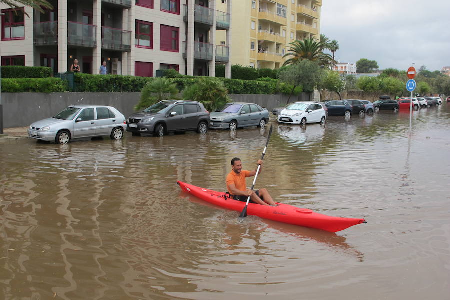 Las lluvias en Dénia superan los 79 litros y obligan a cerrar varios caminos