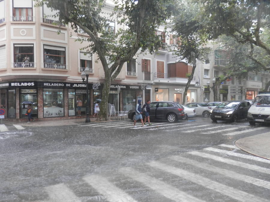 Las lluvias en Dénia superan los 79 litros y obligan a cerrar varios caminos