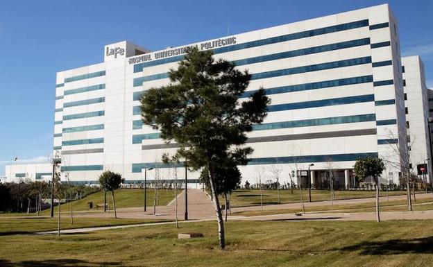 Fachada del hospital La Fe de Valencia. 