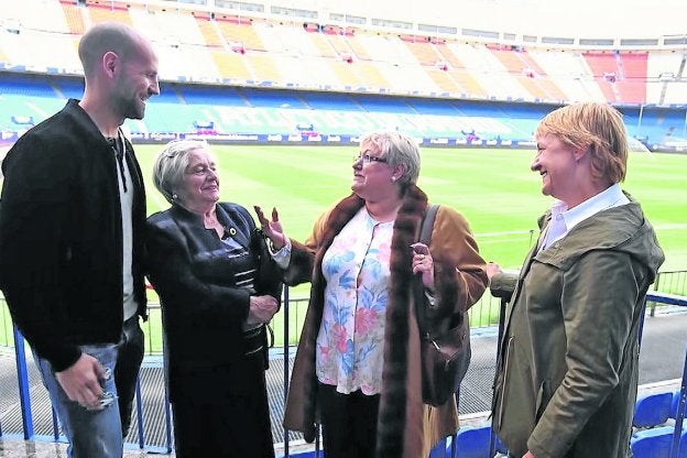 Blanca Portillo, con Elena Contreras.