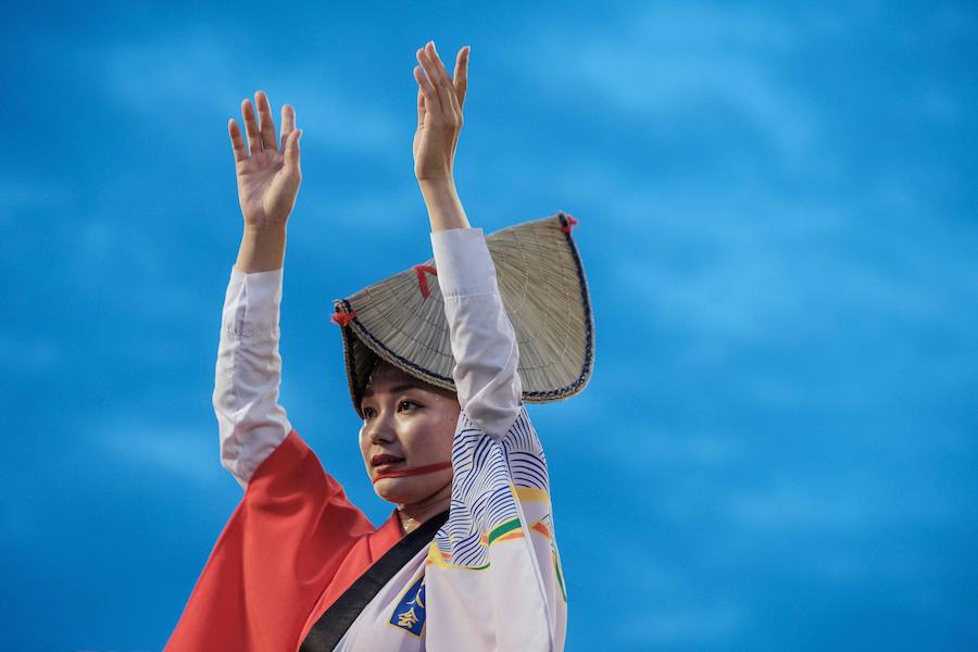  Shikoku acoge en agosto el festival de baile más popular de Japón. Durante sus cuatro días de duración, sus calles se llenan de bailarines y curiosos, alcanzando la cifra de los 1,2 millones de personas.