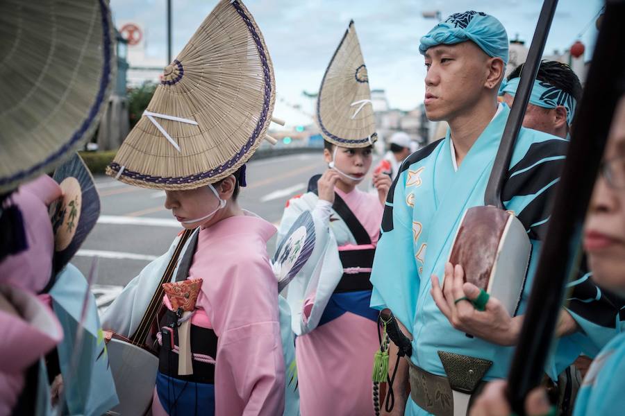  Shikoku acoge en agosto el festival de baile más popular de Japón. Durante sus cuatro días de duración, sus calles se llenan de bailarines y curiosos, alcanzando la cifra de los 1,2 millones de personas.
