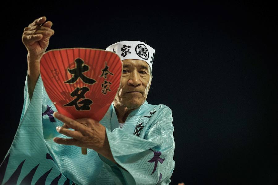  Shikoku acoge en agosto el festival de baile más popular de Japón. Durante sus cuatro días de duración, sus calles se llenan de bailarines y curiosos, alcanzando la cifra de los 1,2 millones de personas.