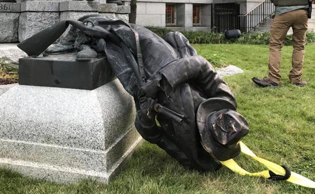 La estatua derribada en Durham.