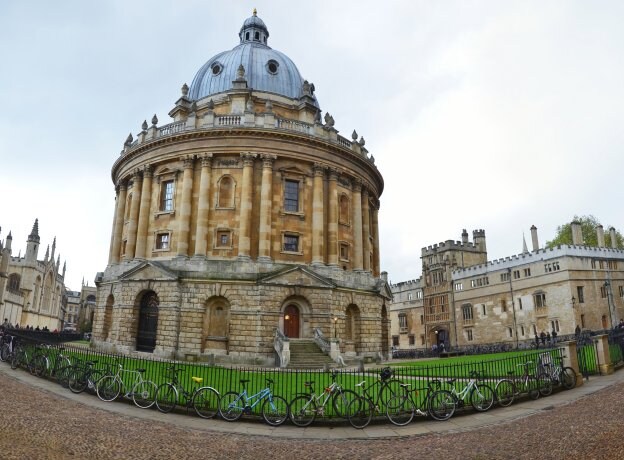 Omnipresentes. Las bicis, de una, dos y hasta tres plazas, reinan en los campus de Oxford.