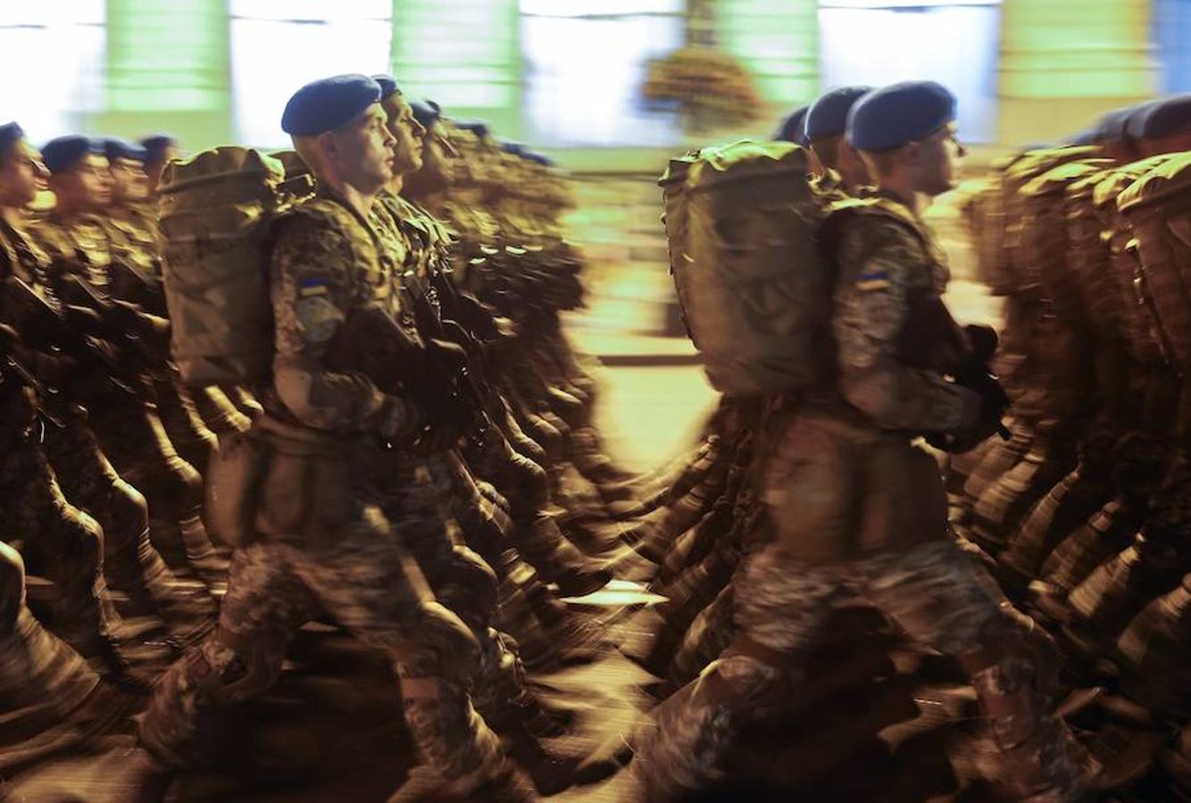 Fotos de un ensayo de desfile militar en Kiev, Ucrania