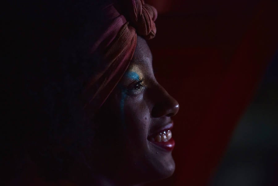 Un grupo de danza se presenta en el XXI Festival de Música del Pacífico Petronio Álvarez en Cali (Colombia). El festival anual presenta durante cinco días música folclórica del pacífico colombiano