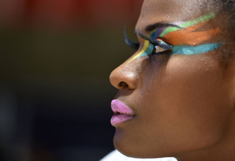 Un grupo de danza se presenta en el XXI Festival de Música del Pacífico Petronio Álvarez en Cali (Colombia). El festival anual presenta durante cinco días música folclórica del pacífico colombiano
