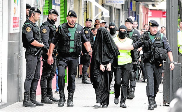 Una mujer detenida en Gandia, acusada de reclutar combatientes.