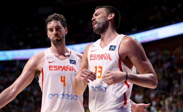 Pau y Marc Gasol, durante el partido ante Venezuela.