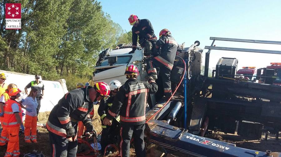 Fotos del rescate de un conductor en Castellón