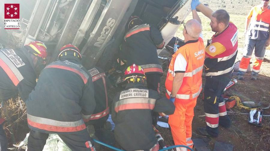 Fotos del rescate de un conductor en Castellón