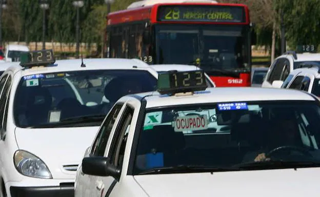 Detenido un taxista que circulaba ebrio por Valencia tras denunciarlo dos pasajeros